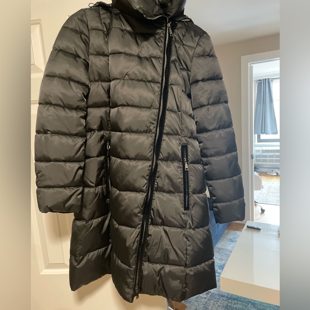 Amazing Tahari winter coat. Warm and amazing condition!